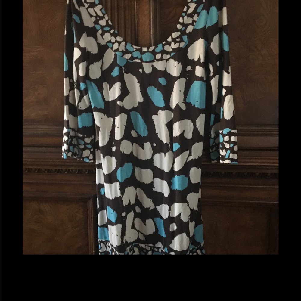 DIANE VON FURSTENBERG  Gorgeous Dress with Stylish Sexy Back Design